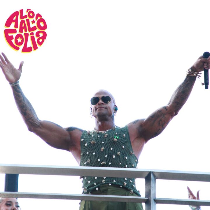 Léo Santana comanda multidão com trio sem cordas no Carnaval de Salvador