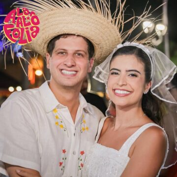 Às vésperas de casamento, João Campos e Tabata Amaral usam fantasias de noivos no Carnaval