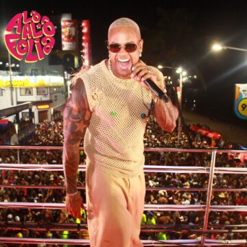 Maratona: após puxar pipoca no Campo Grande, Léo Santana comanda trio na Barra