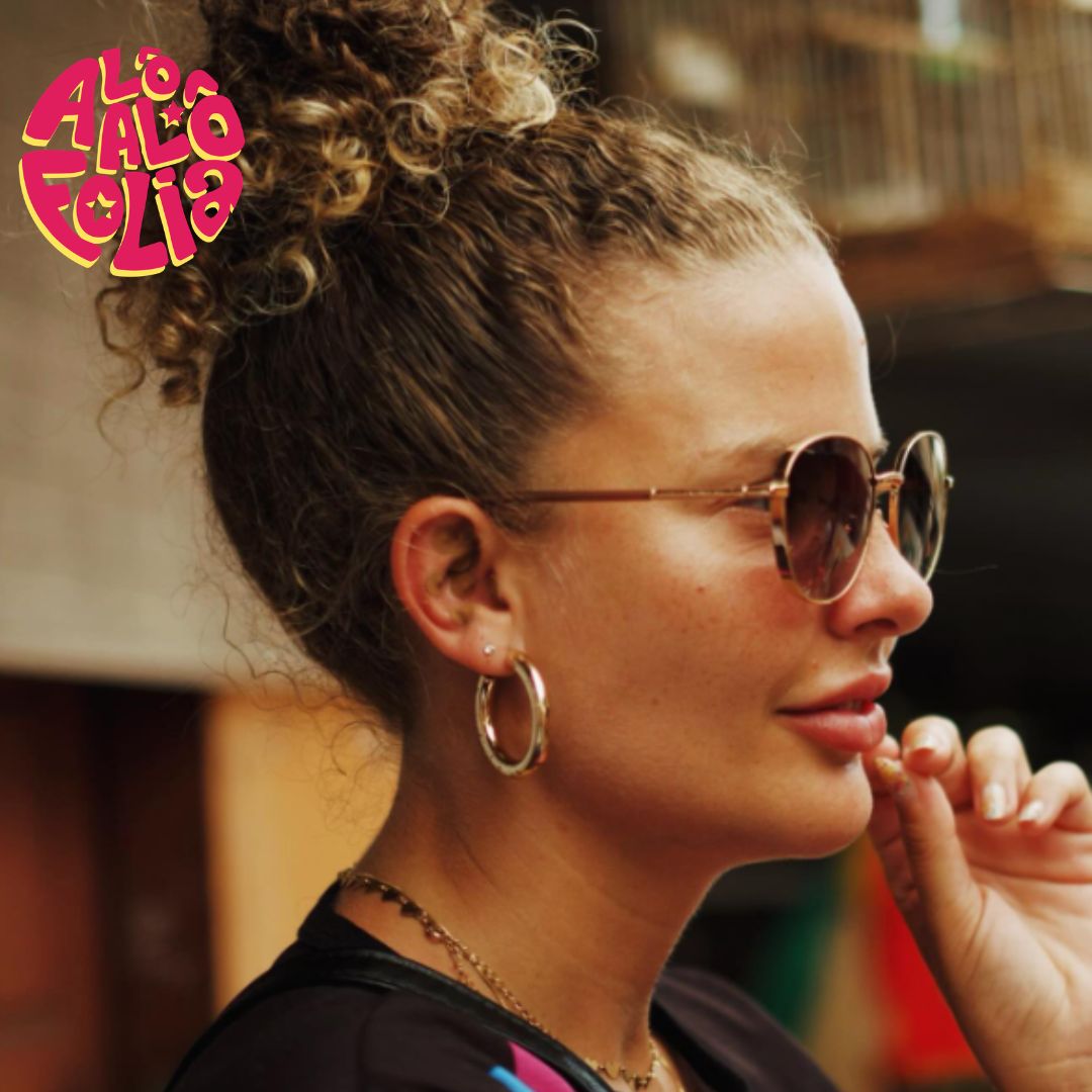 Ex-atriz mirim Debby Lagranha abre álbum trabalhando no Carnaval de Salvador