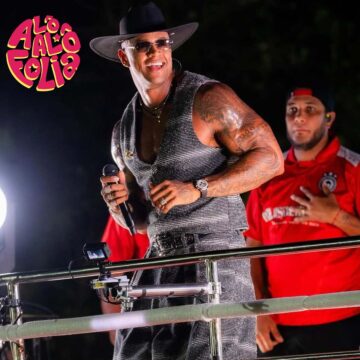 “Arrepiando tudo”, declara Léo Santana após arrastar multidão no Pipoco