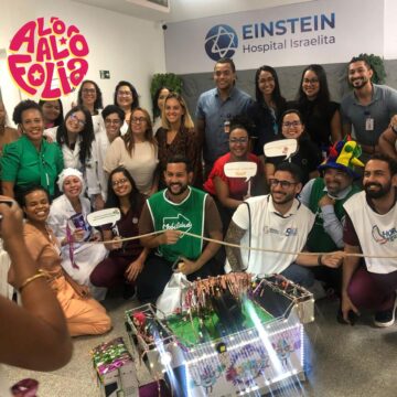 Bloquinho leva clima de Carnaval a pacientes de hospital em Salvador