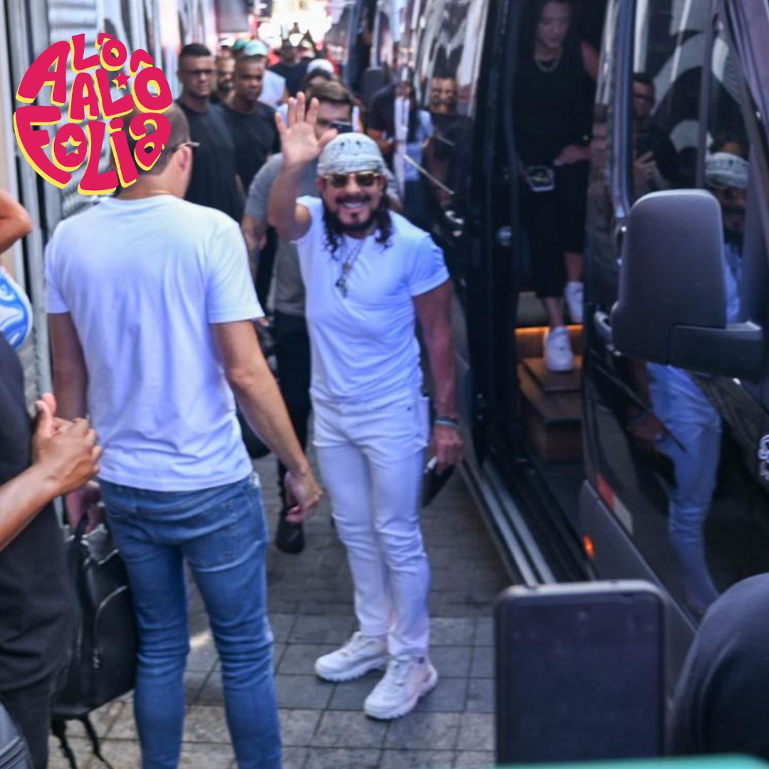 Ovacionado, Bell Marques chega na Barra para segundo dia de Carnaval