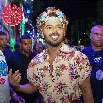 Vestido de Dona Hermínia, Pedro Sampaio comanda trio sem cordas no Carnaval de Salvador