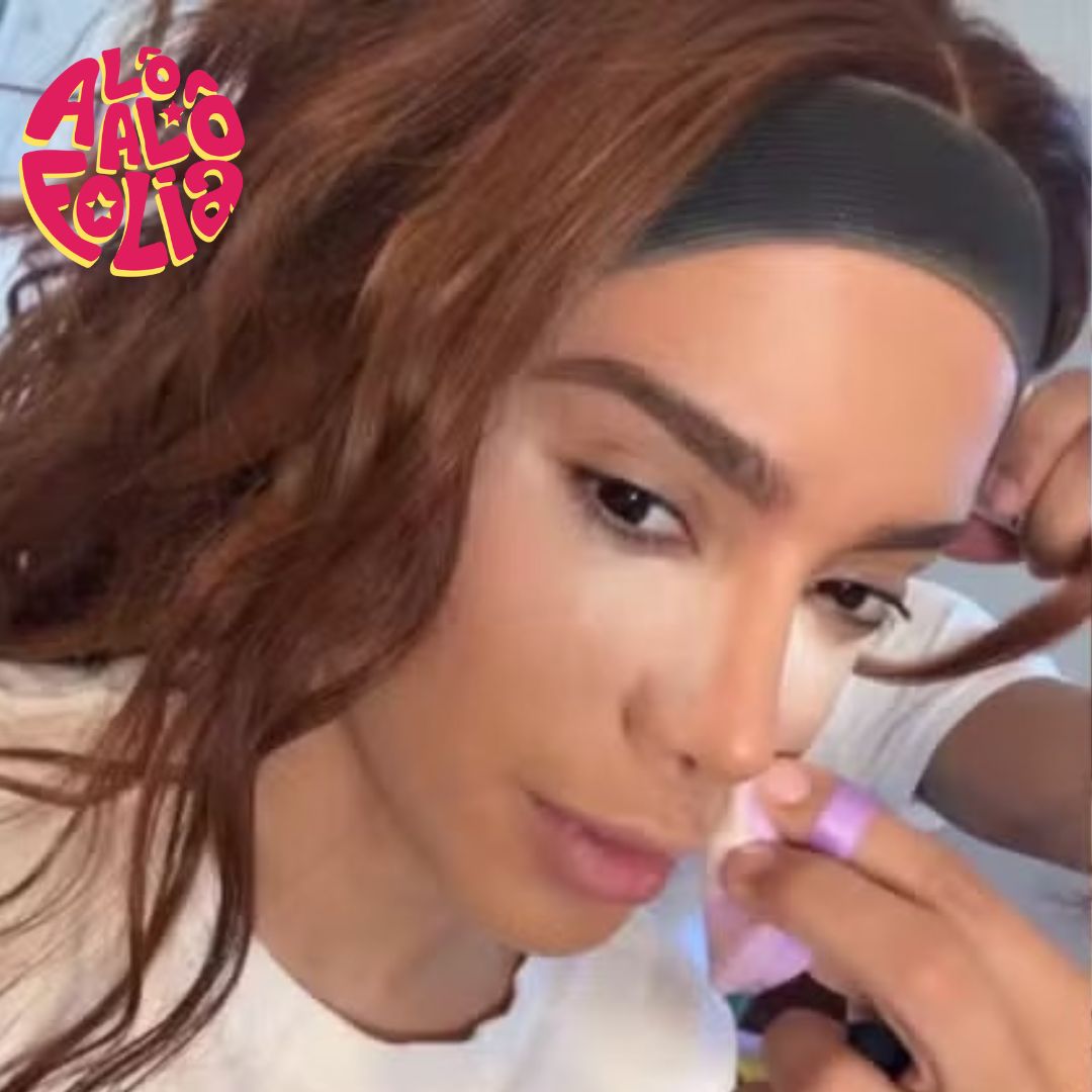 Anitta brinca após pedidos para levar mais pessoas ao trio em Salvador: ‘É um caminhão, não é uma casa’