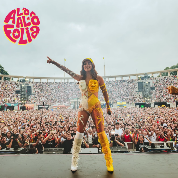 Carnaval 2026: Anitta aparece de surpresa em camarote de Salvador