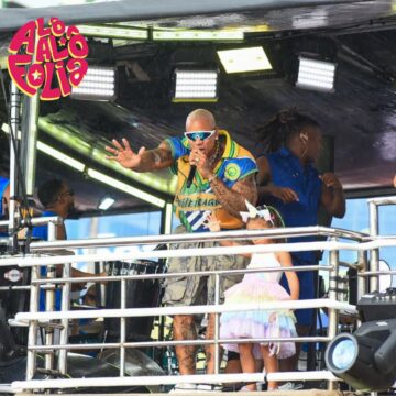 Fofura! Liz dança com Léo Santana em cima do trio no Carnaval de Salvador