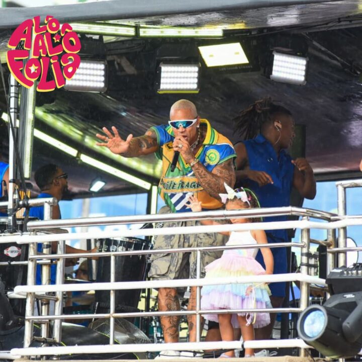 Fofura! Liz dança com Léo Santana em cima do trio no Carnaval de Salvador
