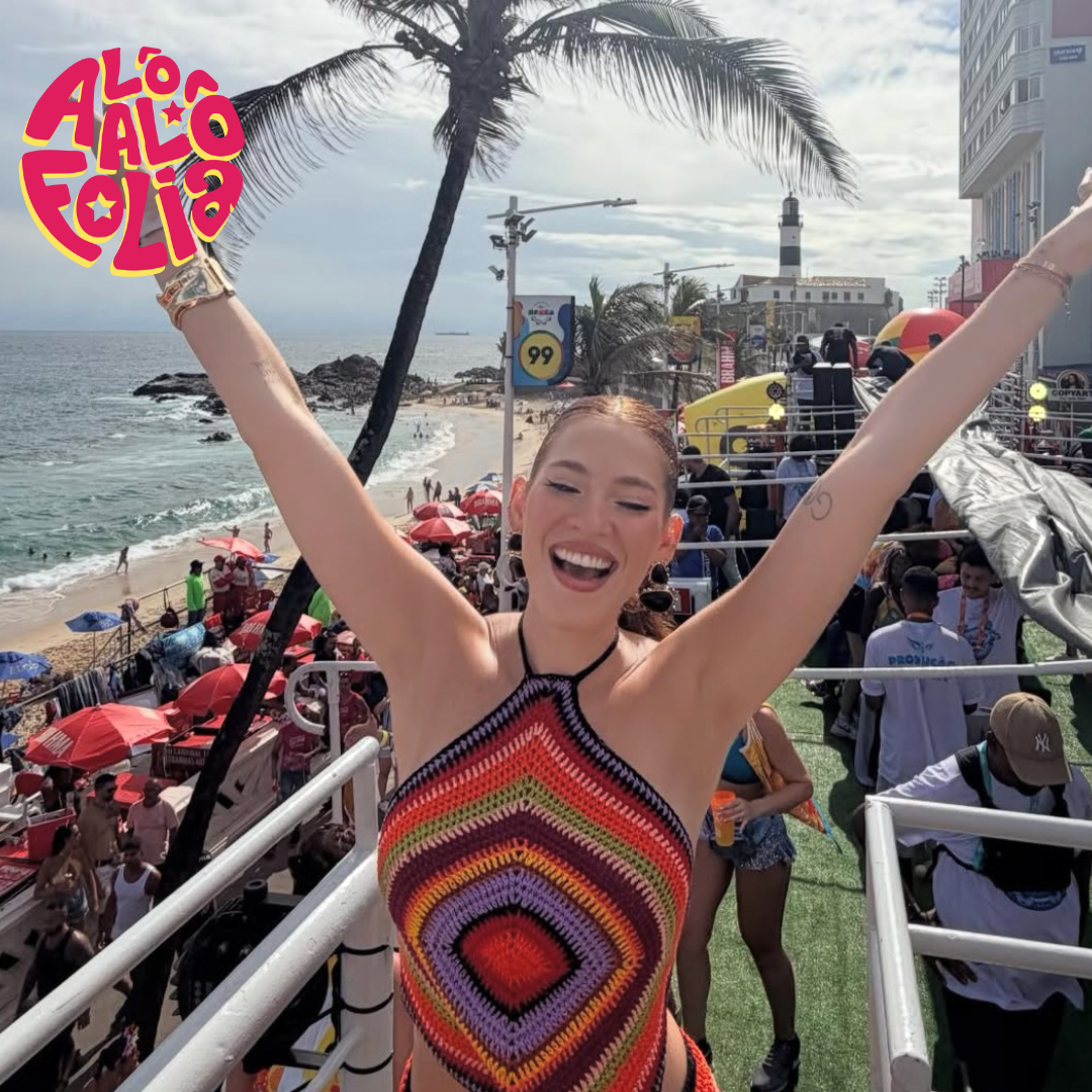 Apresentadora da Globo, Ana Clara abre álbum de fotos no bloco de Ivete