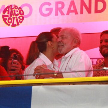 Lula dança arrocha com Janja no Carnaval de Salvador