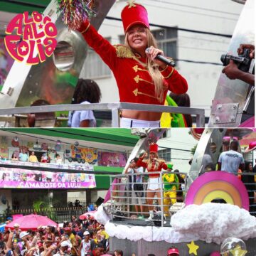 De Paquita e com a presença dos filhos, Carla Perez se despede do trio Pipoca Doce no Carnaval de Salvador