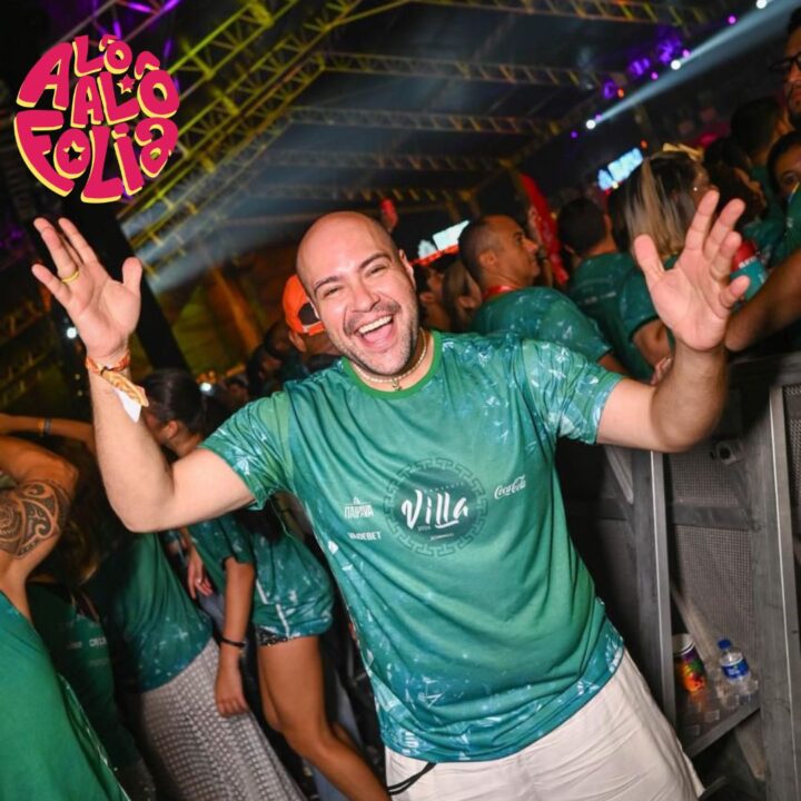 Tiago Abravanel esbanja energia ao curtir Carnaval de Salvador