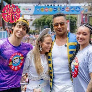 Victor Alexandre se declara para a mãe, Carla Perez, após show de despedida: ‘Dia especial’