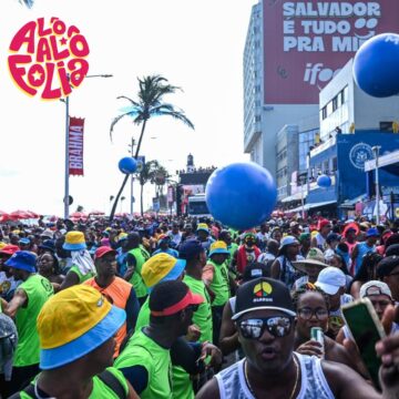 Problema mecânico e com cordeiros: entenda por que o desfile atrasou o Carnaval na Barra