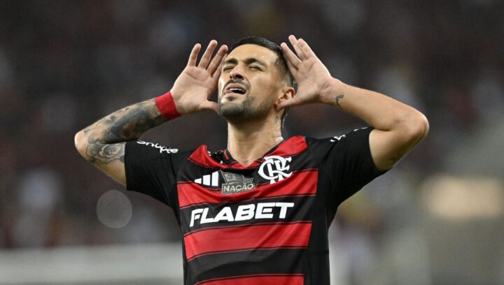 Arrascaeta revela que comemoração foi protesto contra diretoria do Flamengo: “Estavam sendo injustos comigo”