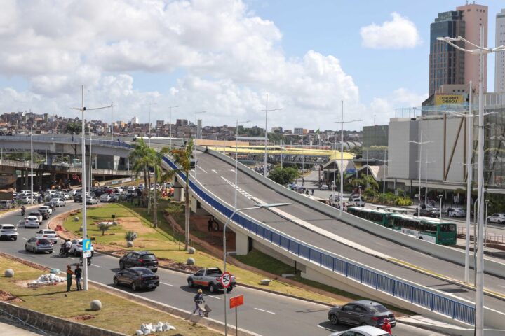 Viaduto José Linhares completa um mês e melhora trânsito em Salvador