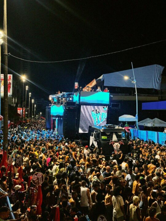 BaianaSystem arrasta multidão no encerramento do Furdunço 2026