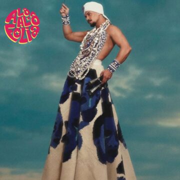 Ex-BBB baiano Vinicius Nascimento homenageia os Filhos de Gandhy no Baile da Vogue; veja fotos