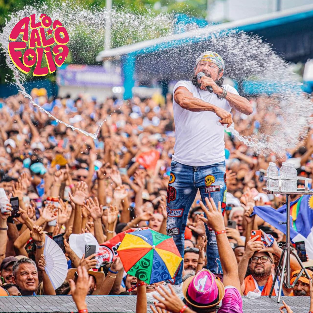 Bloco da Quinta, comandado por Bell Marques, esgota abadás no primeiro dia do Carnaval de Salvador