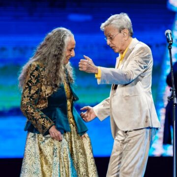 Caetano e Bethânia comemoram ao ganhar Grammy: “Parabéns pra nós!”