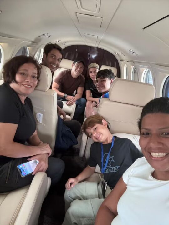 Marcus Buaiz dá carona em jatinho para André Resende, ex-marido de Isis Valverde