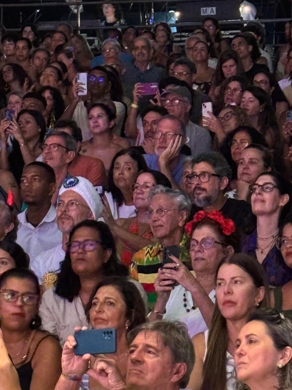 Caetano Veloso se emociona ao assistir apresentação do filho em baile de Carnaval da Orquestra Sinfônica da Bahia