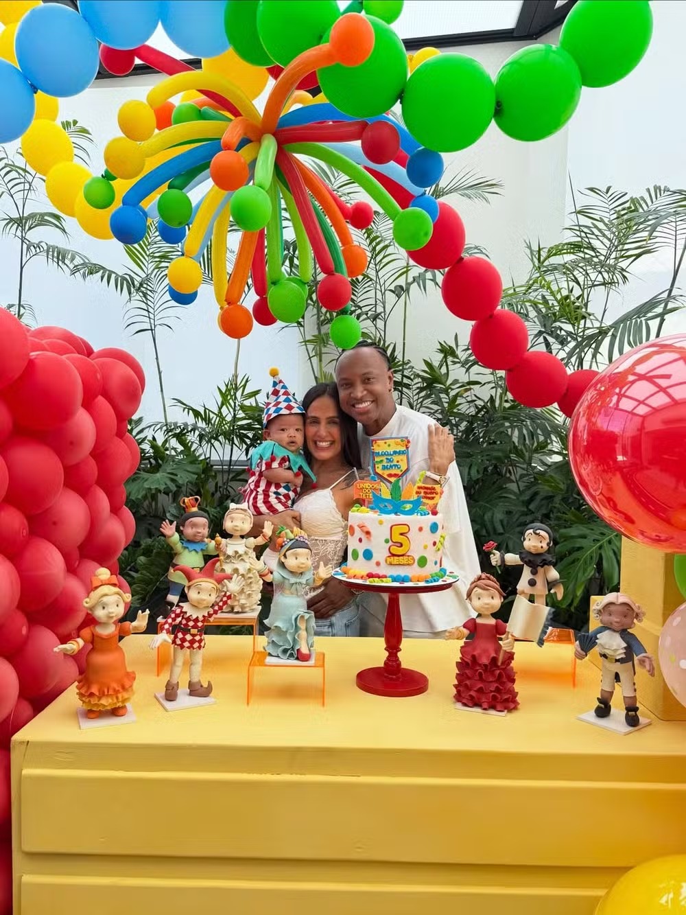 Bloquinho do Bento! Carol Peixinho e Thiaguinho celebram 5 meses do filho