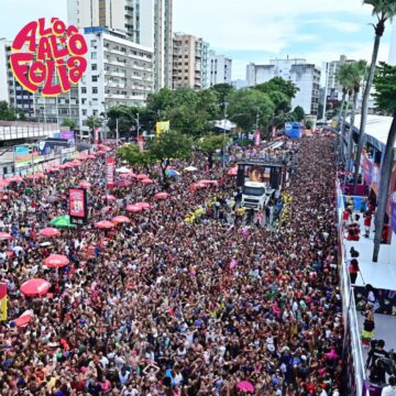 Carnaval pode dar mais retorno financeiro que setores da indústria, diz economista