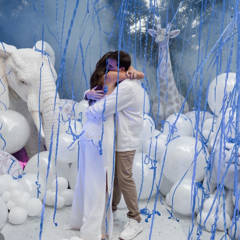 Luma César abre álbum de fotos de chá revelação e se declara ao filho: ‘Como você é amado’