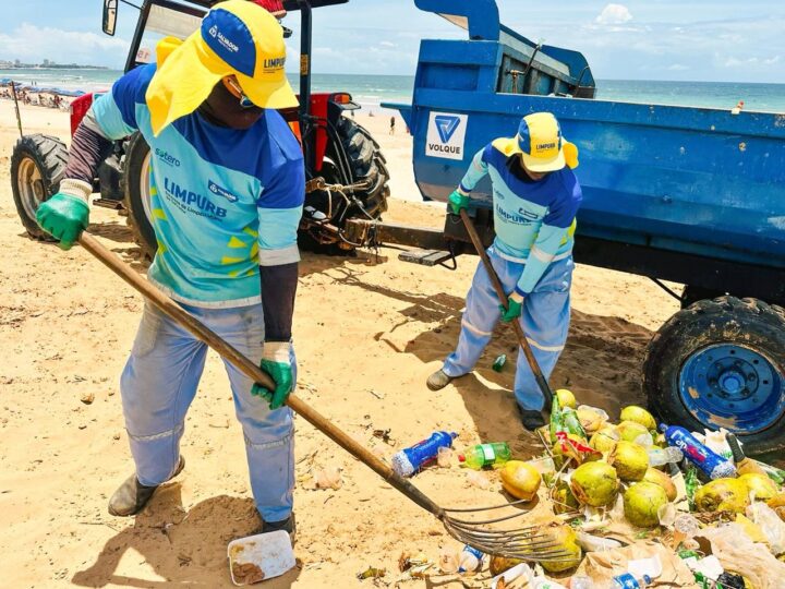 Prefeitura de Salvador intensifica limpeza das praias durante a festa de Iemanjá