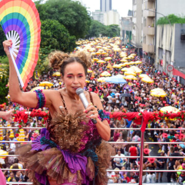 Daniela Mercury comanda cerca de 2 milhões de foliões na Consolação com a Pipoca da Rainha