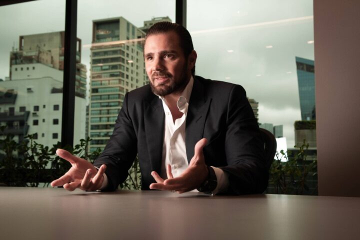 PF quebra criptografia de celular de Daniel Vorcaro em investigação sobre o Banco Master