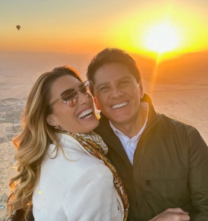 Elaine Mickely e César Filho fazem passeio de balão durante viagem a Dubai