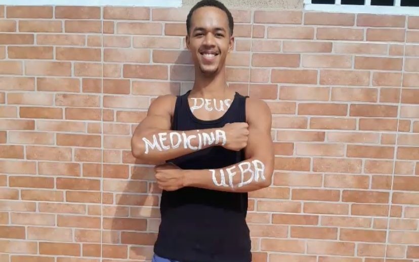 Aos 19 anos, estudante egresso de escola pública conquista vaga em Medicina na UFBA
