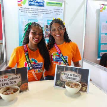 Estudantes baianos desenvolvem bala de mel com plantas medicinais para aliviar sintomas respiratórios