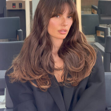 Isis Valverde muda visual e impressiona ao surgir com cabelos longos