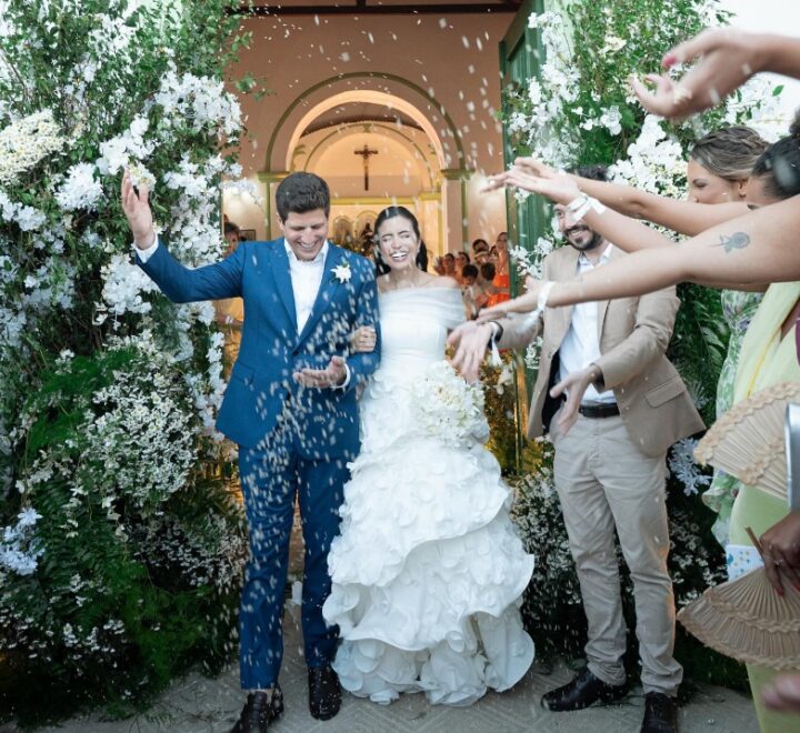 João Campos se casa com Tabata Amaral em praia de Pernambuco: ‘Viva o amor!’