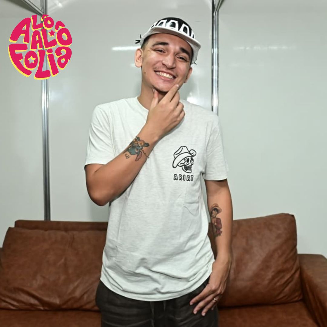 João Gomes fala sobre encontro com Shawn Mendes no Carnaval: “Não sei falar inglês”