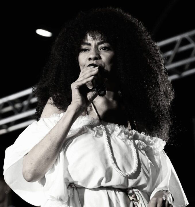 Karina Nerys, cantora do bloco afro Malê Debalê, morre aos 54 anos