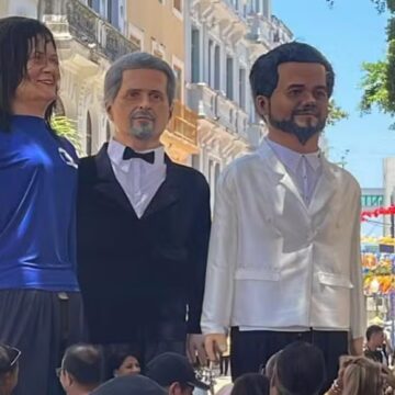 Kleber Mendonça Filho e Wagner Moura viram bonecos gigantes no Carnaval de Olinda