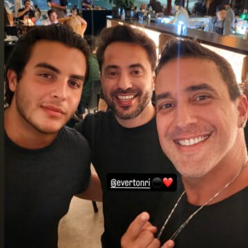 Filho de Ivete, Marcelinho Sangalo janta com André Marques e Everton Ribeiro no Soho