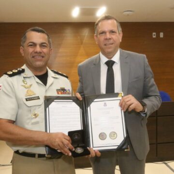 Desembargador Mário Albiani Júnior e Juíza Rita Ramos recebem Diploma Força Amiga do GSI