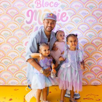 Neymar Jr chama atenção com foto rara ao lado das três filhas