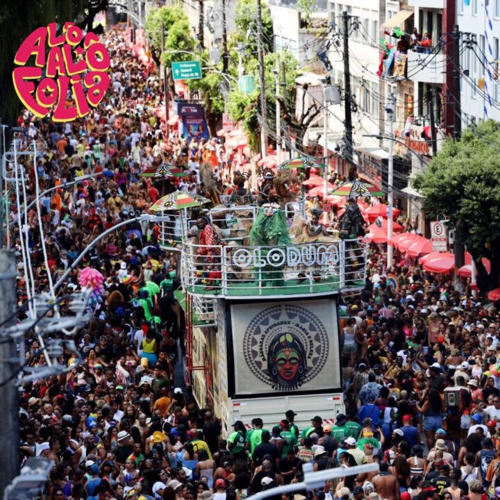 Olodum arrasta multidão no Campo Grande com pipoca no Carnaval 2026
