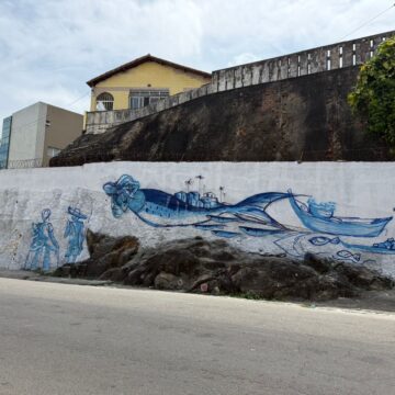 Paredão da Praia da Paciência ganha mural em homenagem a Iemanjá