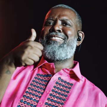 Péricles no Carnaval de Pau da Lima? Anúncio da Prefeitura vira meme e artista viraliza