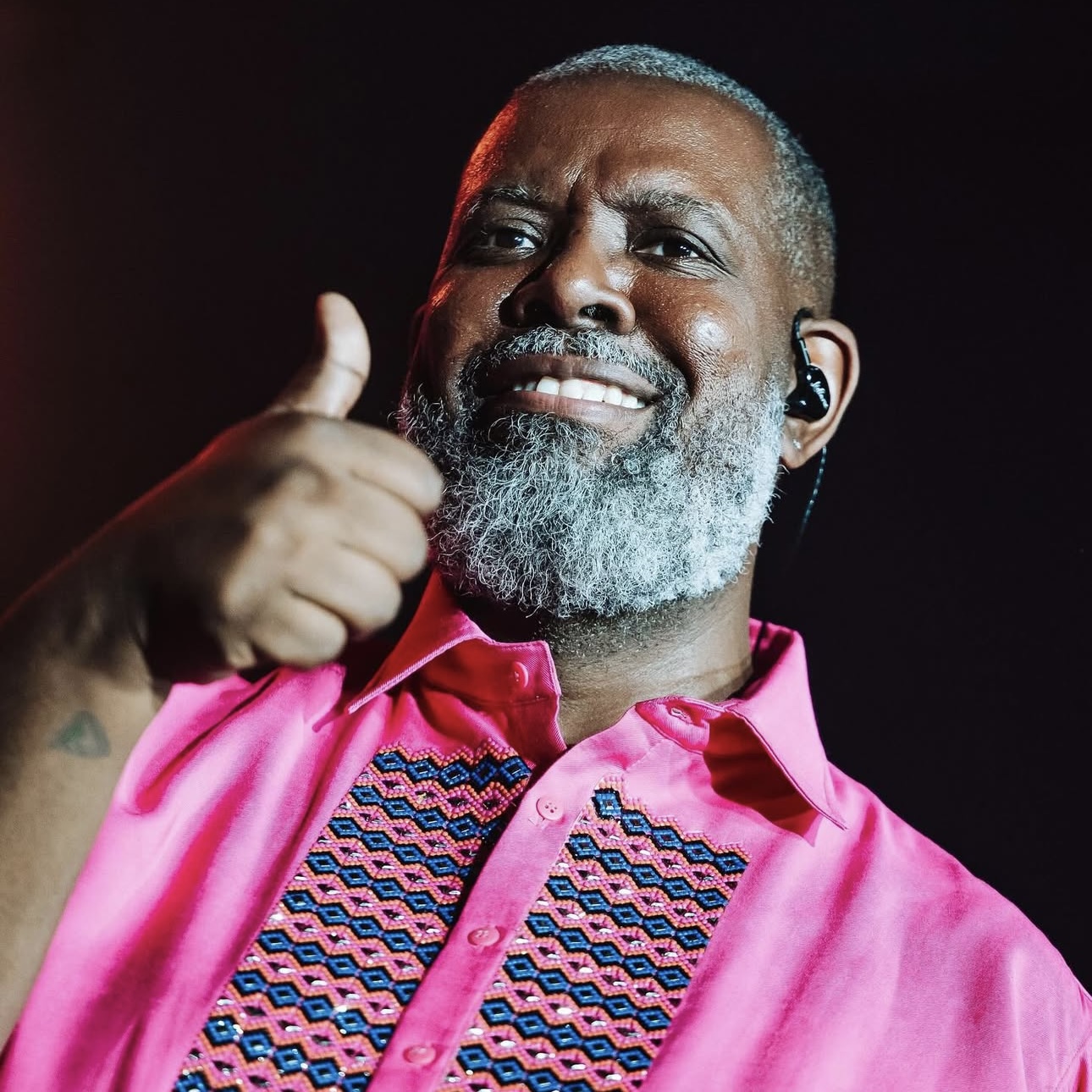 Péricles no Carnaval de Pau da Lima? Anúncio da Prefeitura vira meme e artista viraliza