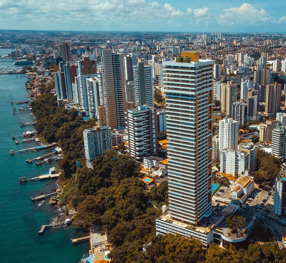 Píer exclusivo, apartamentos de quase 1.000 m² e vista eterna para o mar: como é a mansão de luxo onde Bell Marques e Everton Ribeiro moram