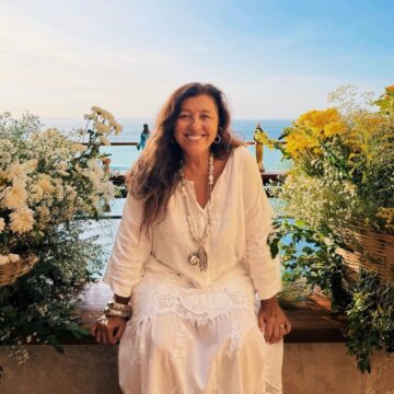 Regina Casé celebra aniversário no Rio após temporada em Salvador, onde mantém casa no Centro Histórico