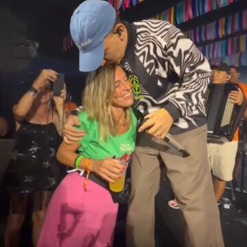 João Gomes interrompe show para homenagear pesquisadora Tatiana Sampaio